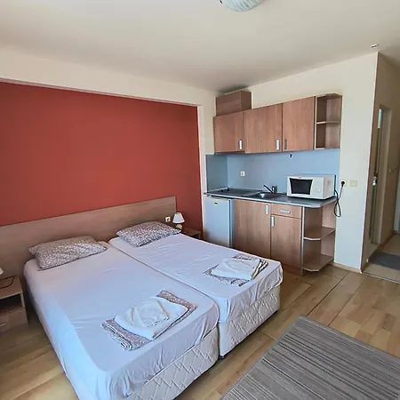 Appartement студио до кики бийч